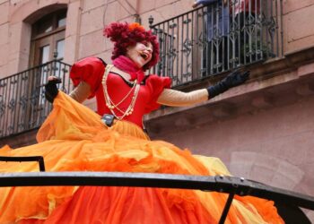 Con “Les Poupée Géantes & Les Tambours”, inició el Festival Internacional de Teatro de Calle