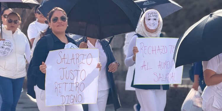Médicos de IMSS se manifiestan en Zacatecas sin el apoyo de su dirigencia sindical