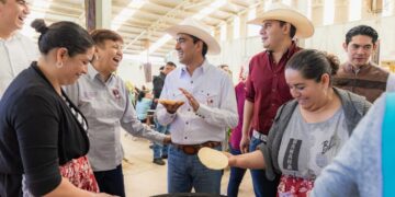 Reconoce Pepe Saldívar el esfuerzo y contribución de la mujer en el ámbito rural