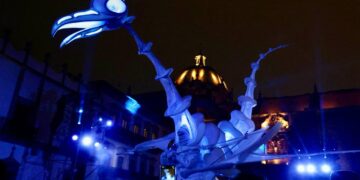 Compañía teatral neerlandesa cautiva con “Avenir” en el Festival Internacional del Teatro de Calle