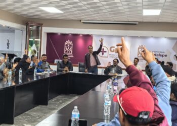 Pepe Saldívar promete a llevar agua potable y drenaje a la colonia San Cosme