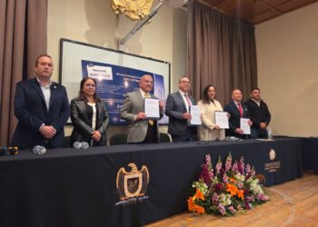 Dona Peñasquito más de 2 MDP en material de laboratorio a Ciencias de la Tierra UAZ