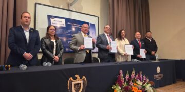 Dona Peñasquito más de 2 MDP en material de laboratorio a Ciencias de la Tierra UAZ