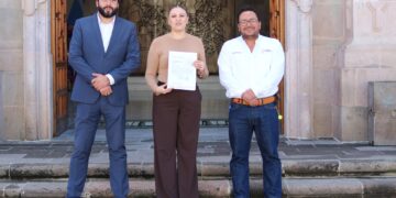 La Síndica del ayuntamiento de Guadalupe, Anaí Infante, entregó el Presupuesto 2027 al congreso